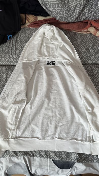 Vând Hanorac Young Rich White x NBN