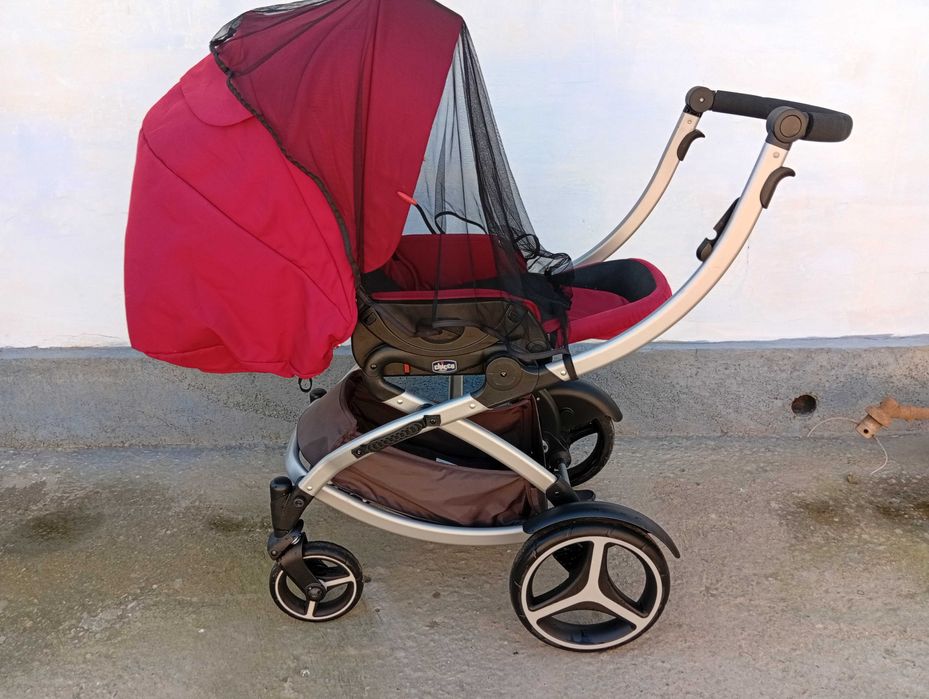 Продается в хорошем состоянии детская коляска Chicco