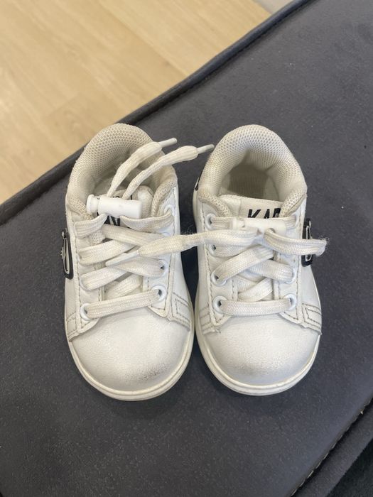 Продам детские кроссовки