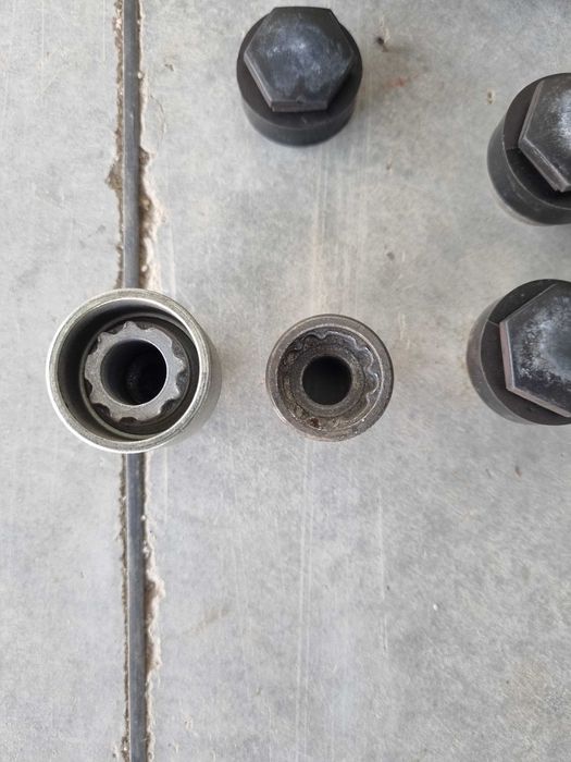 Set Antifurt Roti Original GM Astra j 2009-2015 si capace  prezoane.