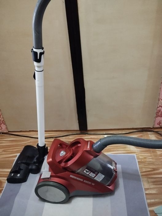 Пылесос  Редмонд.