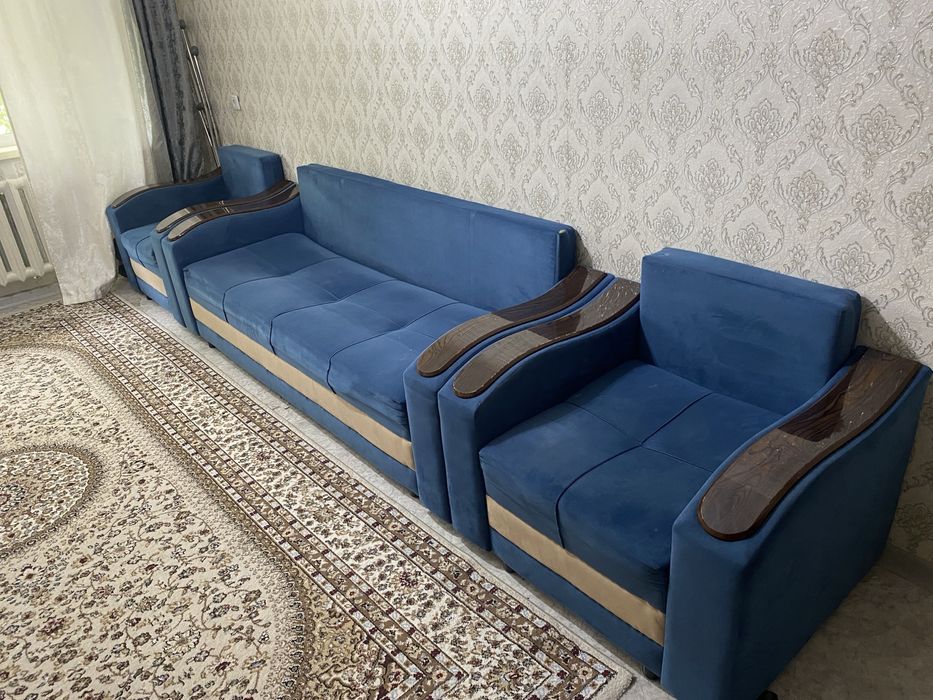 Продам диван с креслами