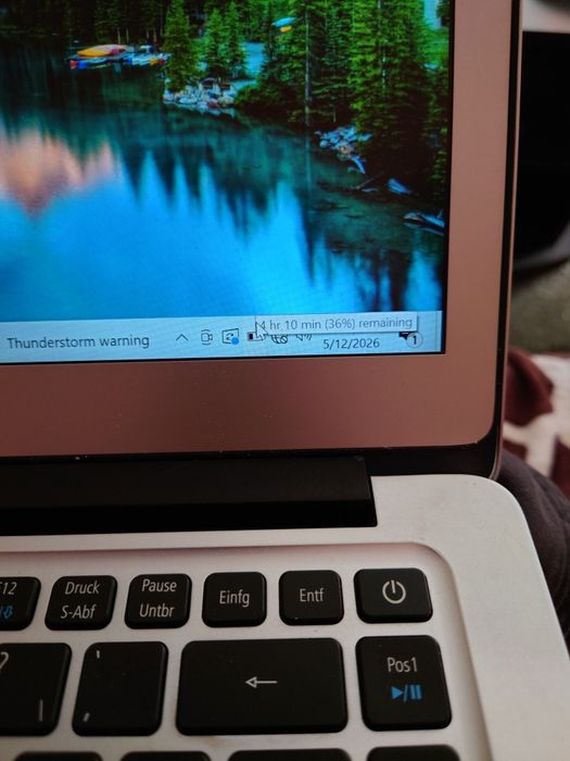 Acer Swift ultralim full metal• Taste luminate • i5-6th gen• 8gb RAM DDR 4• bateria 6-7 ore
