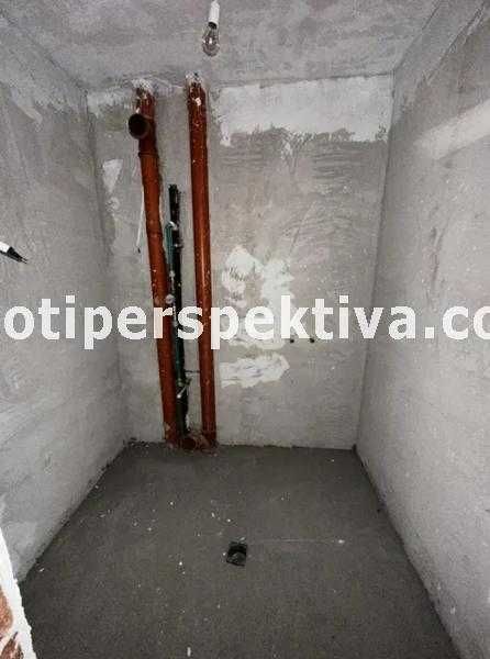 Продава се Двустаен апартамент в Пловдив, Остромила - 70 кв.м за 1529 €/кв.м - Снимка #3