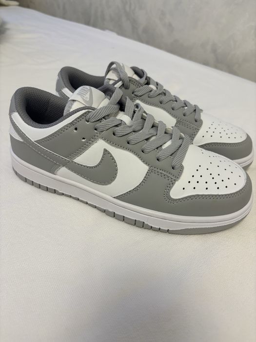 продам  Nike Dunk в серой расцветке