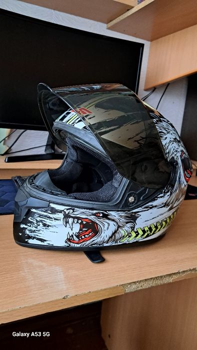 Продаю мотошлем 55-56S