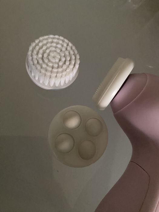 Електрическа четка за почистване на лице за масаж и дълбоко почистване