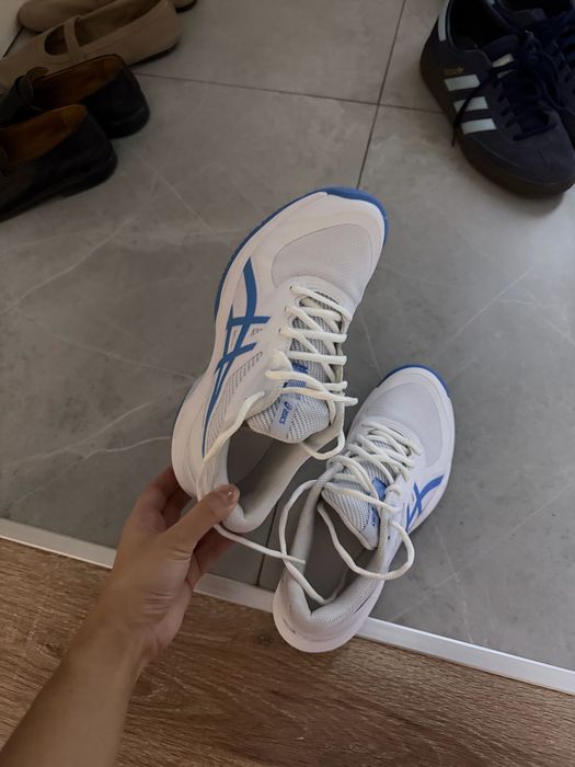 Продам кроссовки теннисные Asics