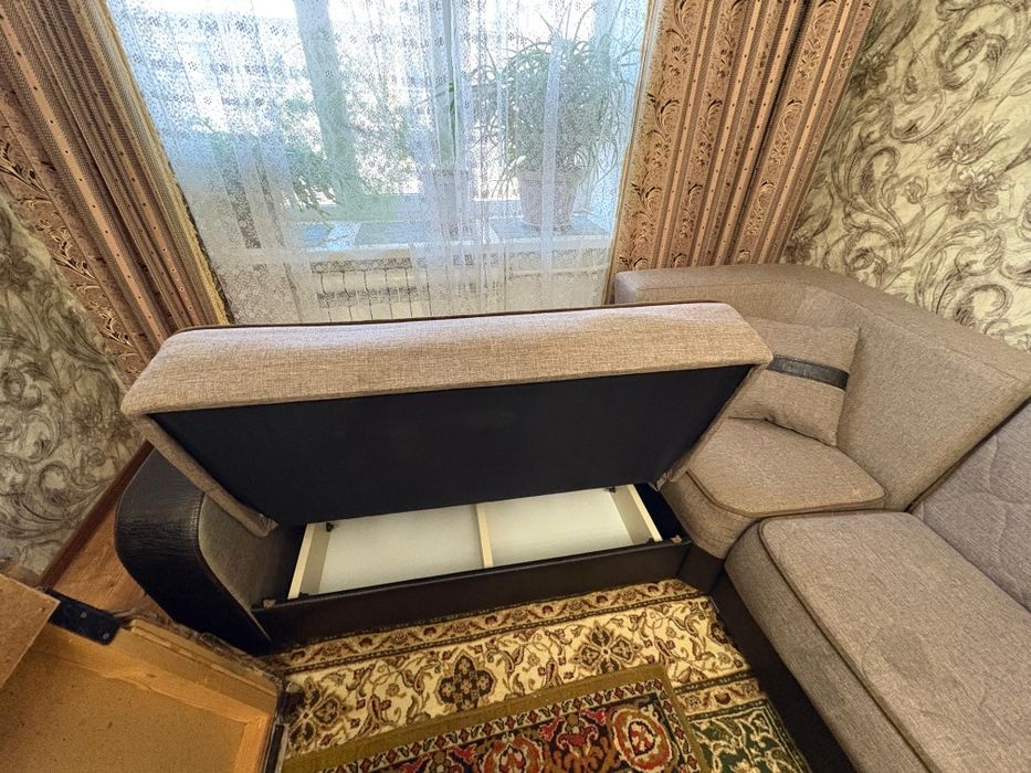 Диван угловой в хорошем состоянии