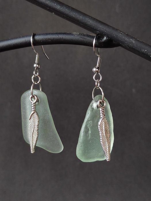 Ръчно изработени гривни и обеци от естествени материали