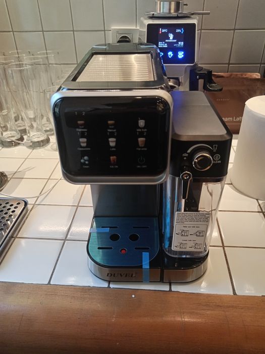 Kofe aparat yangi holatda