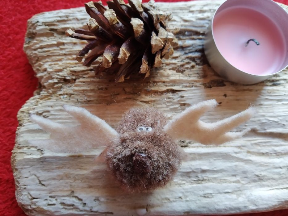 Различни видове бижута, гердани, гривни, брошки