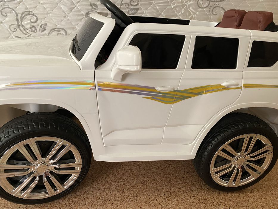 Срочно  детскую  машинку  продам .