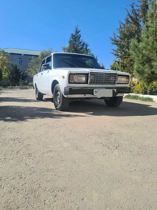 Vaz 2107 sotiladi