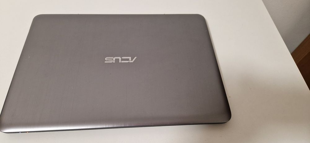 Лаптоп Asus-запазен