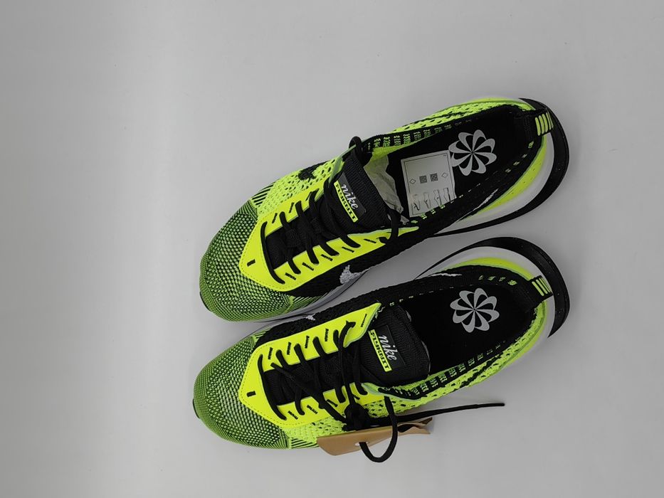 NIKE Air Max Flyknit Racer