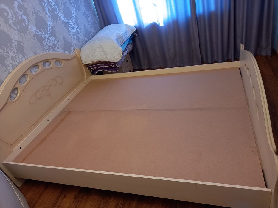 Двухместный спальный кровать