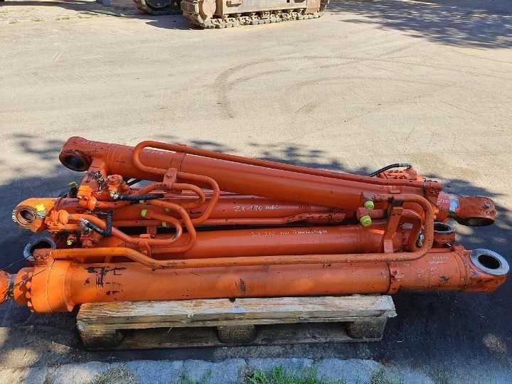 Reparatii cilindru hidraulic excavator Hitachi ZX250