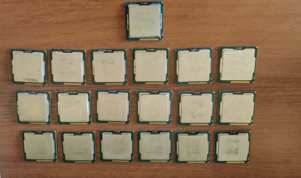 Пак от 19 процесори Intel