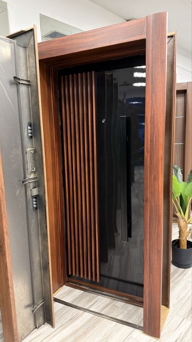 Входна врата с облякана каса- MONT BLANC