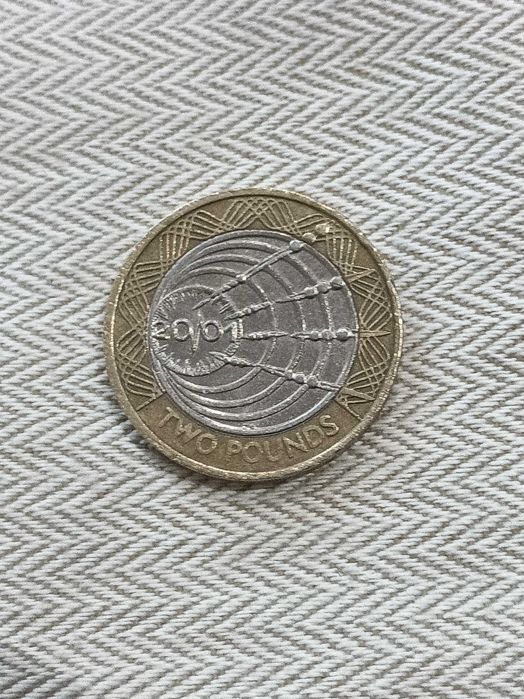 Монета two POUNDS