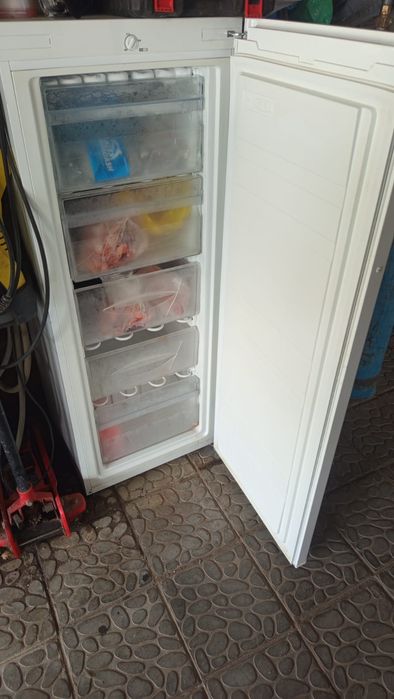 Продам морозильную камеру