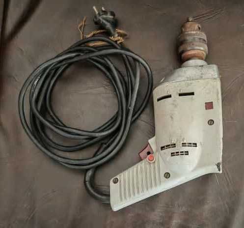 Vand, masina de gaurit (bormasina clasica)