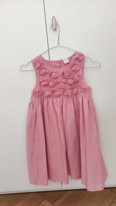 Rochie roz flori aplicate, masura 134 cm