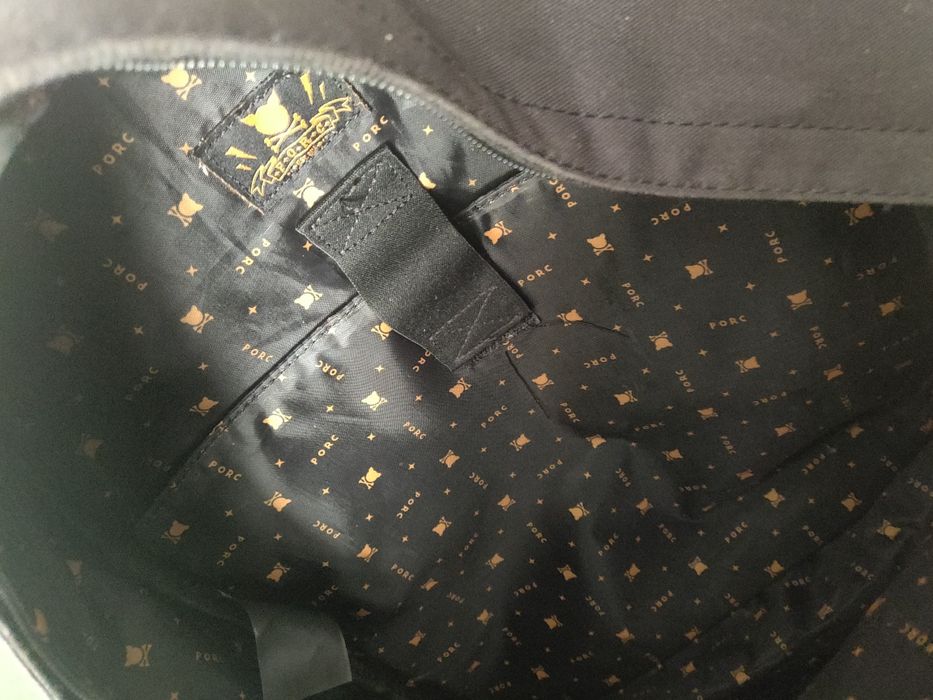 Ghiozdan Porc, purtat, defect usor - cusut