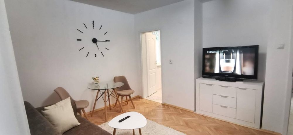 Дава се под наем Двустаен апартамент в Пловдив, Младежки Хълм - 60 кв.м за 510 € - Снимка #1