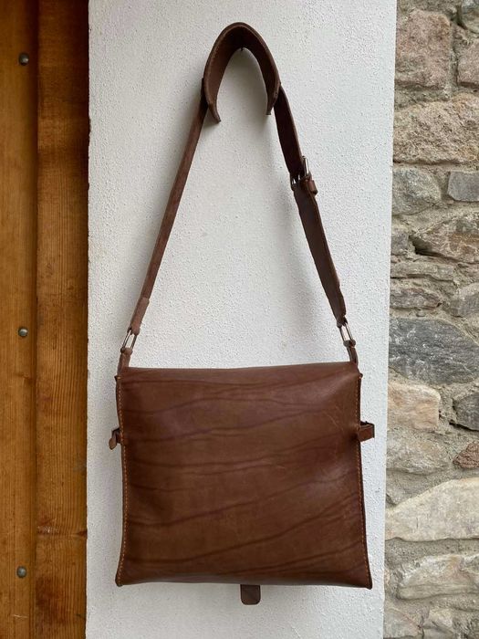 Ръчно шита чанта от естествена кожа