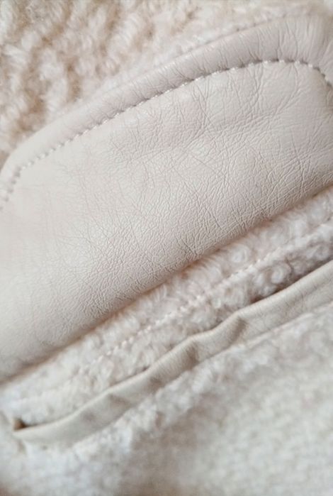 Бяло палто букле 49 % вълна М размер