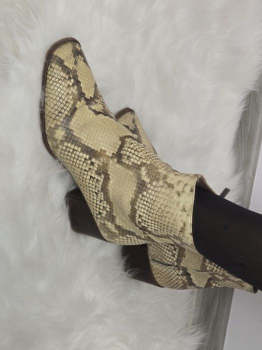 Botine Zara imitație șarpe mărimea 37