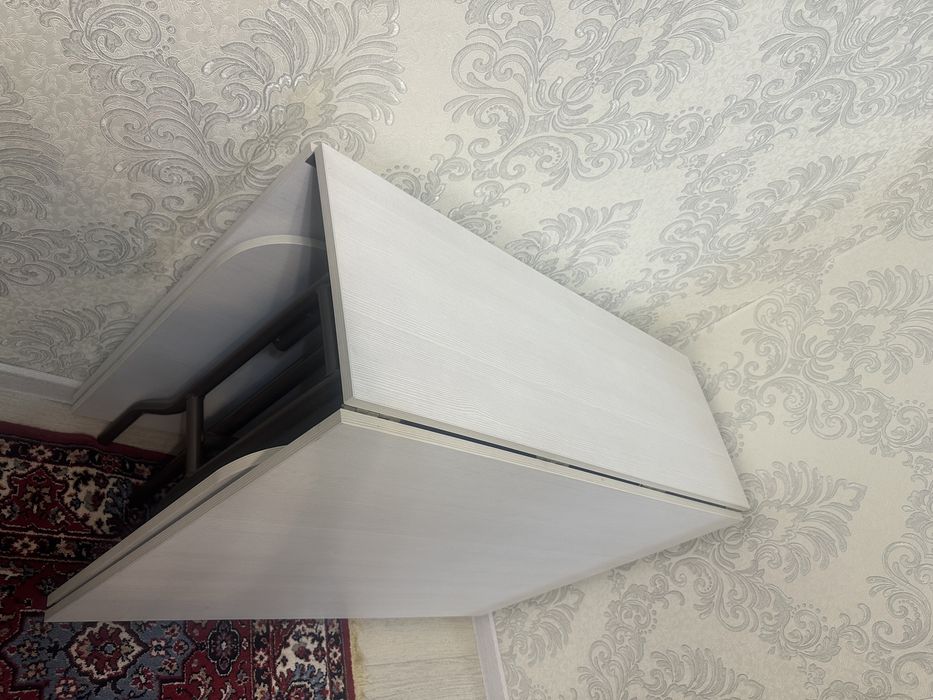 Продаю Книжный стол