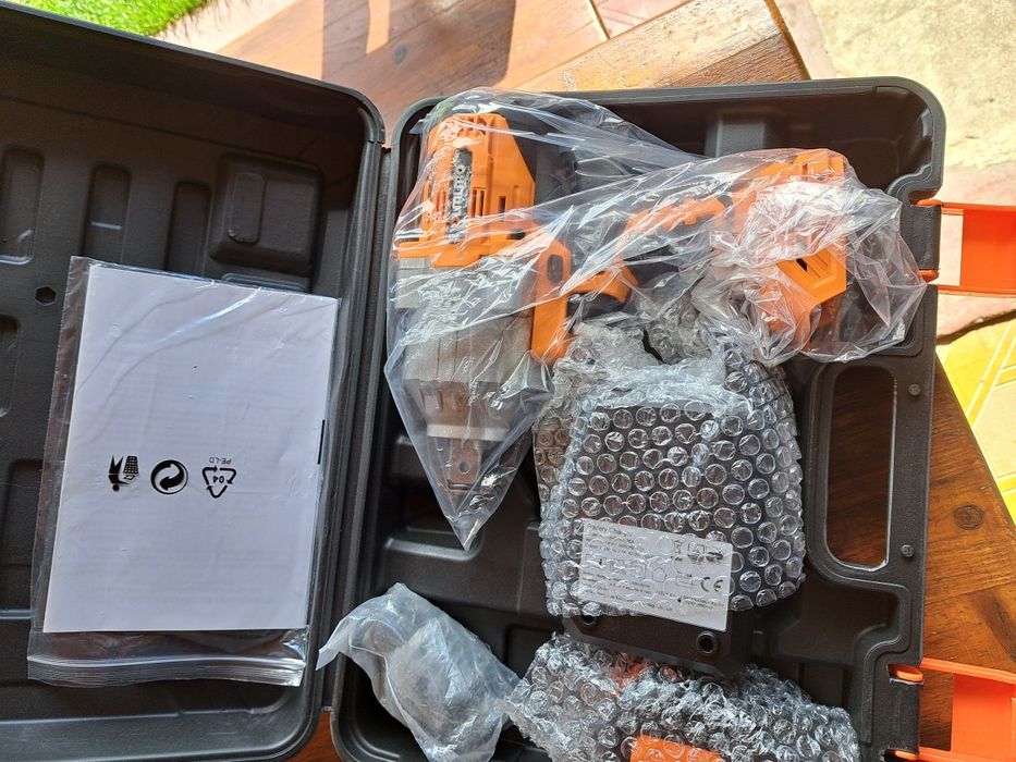 Акумулаторен ударен гайковерт от 1600nm и накрайник от 3/4