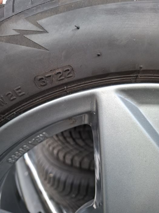 Зимни гуми bridgestone 205 55 16 с лети  джанти