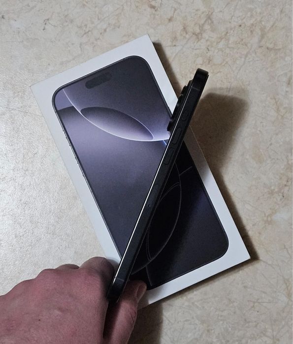 iPhone 16 Pro Max 256 gb la cutie ca nou