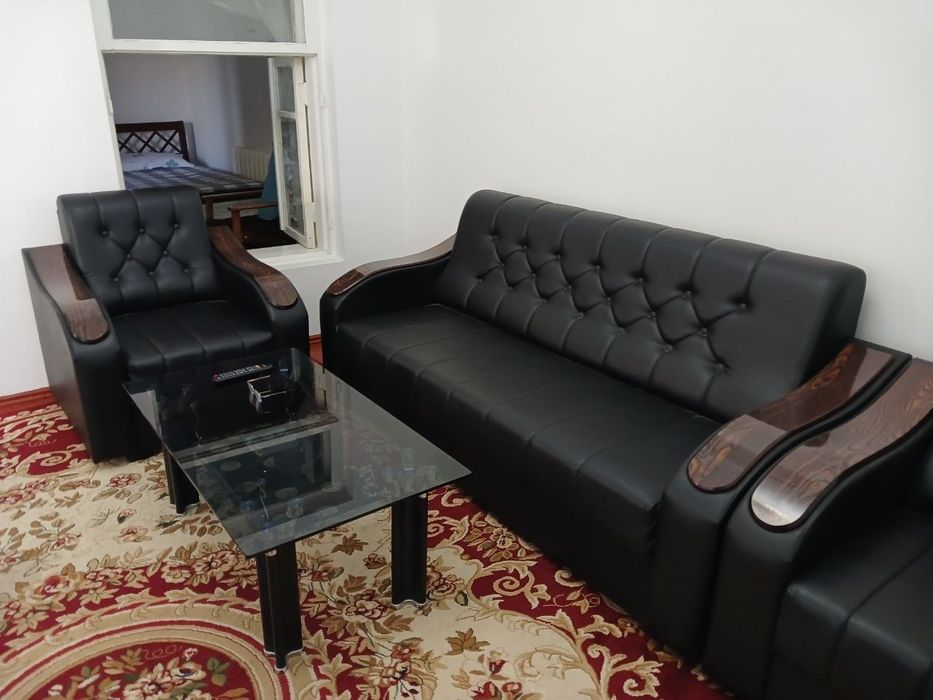 Devan sotiladi stoli bilan