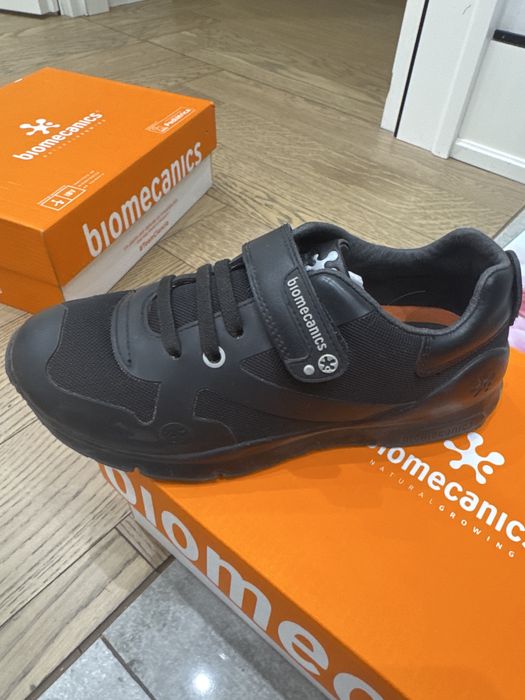 Кроссовки biomecanics