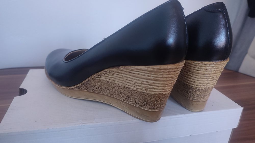 Pantofi cu platforma eleganți și comozi