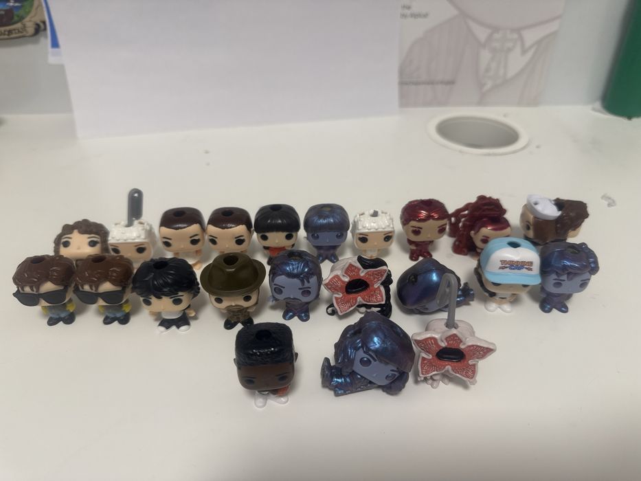 Фигурки киндер джой очень странные дела, неполная