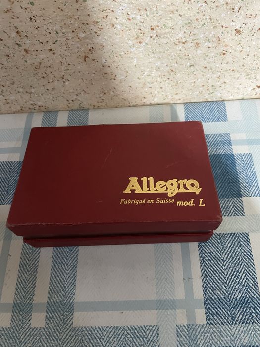 Masina veche de facut tigarete , colectie