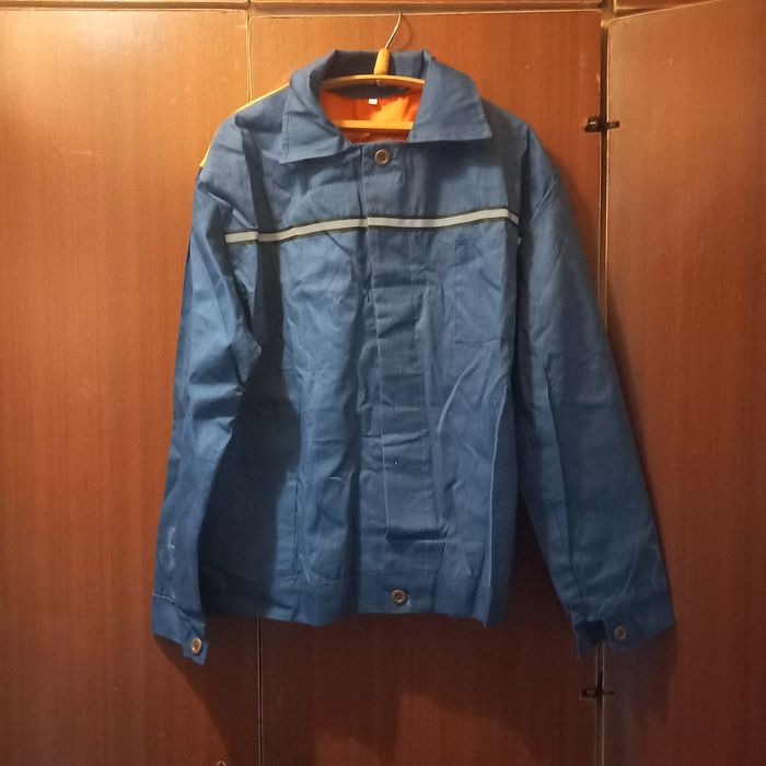 Халаты, дождевик, костюм,куртка.