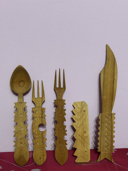 Set 5 Tacâmuri Lemn Sculptat Manual