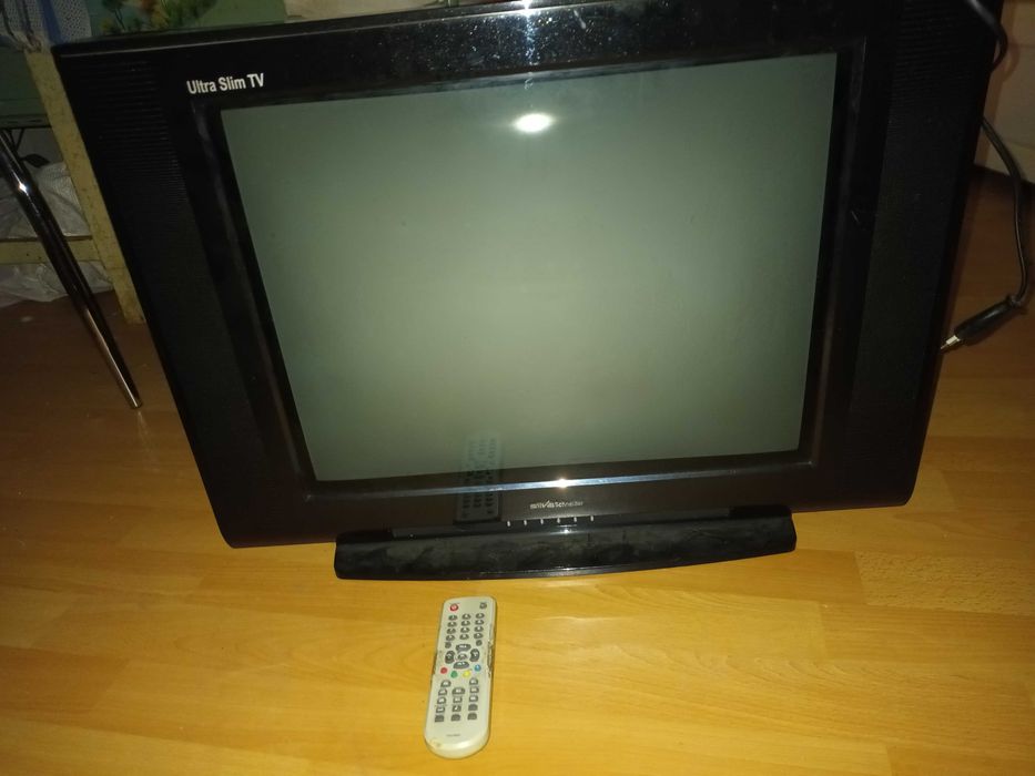 оригинален немски телевизор шнайдер.голям 22 инча