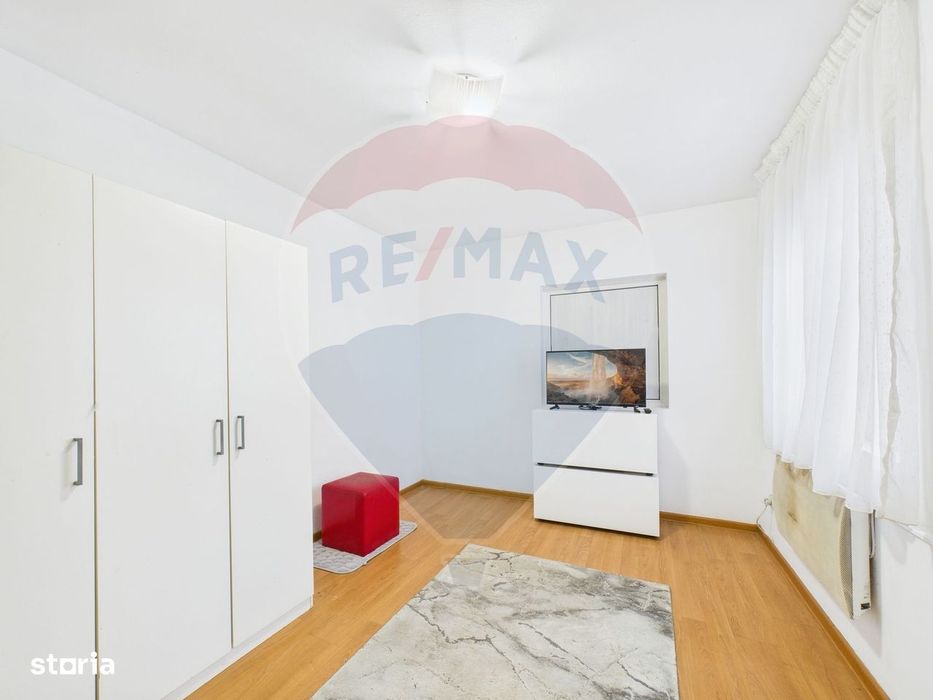 Casă cu două corpuri, ideală pentru firmă, Vitan