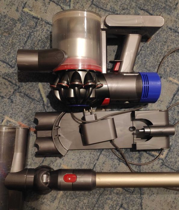 Dyson V8 Animal+ безжична прахосмукачка