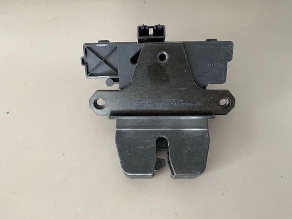 Broasca incuietoare haion 5 pini Volvo S40 V50 2004-2007 4N51-A442A66-AK