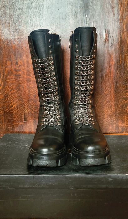 Bocanci negri statement cu lanțuri – IL PASSO