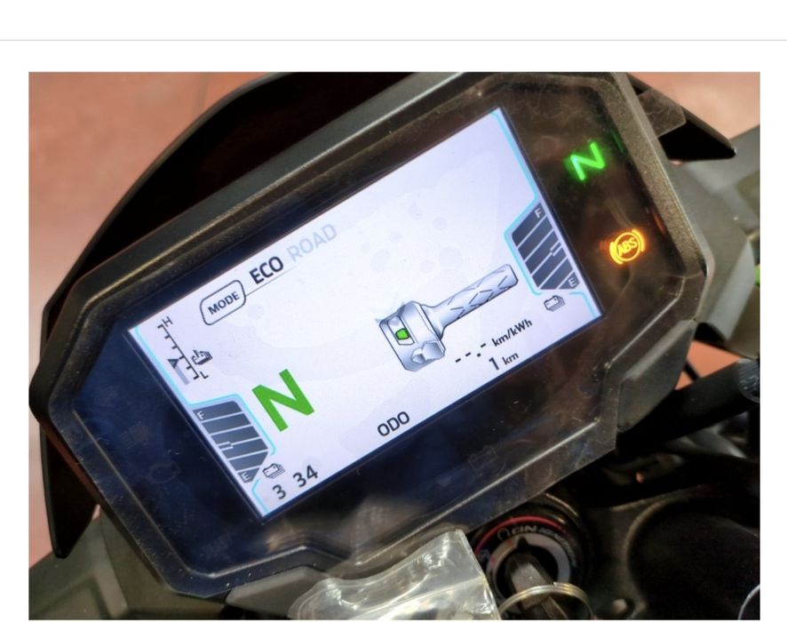 Kavasaki Z E-1 Electric  nou 2025 se conduce cu B